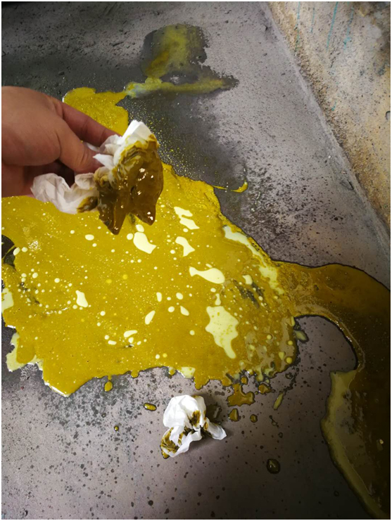 油氣分離器使用過程中因壓差過高被擊穿，造成跑油，油分配料不匹配造成壓差過高(圖2)
