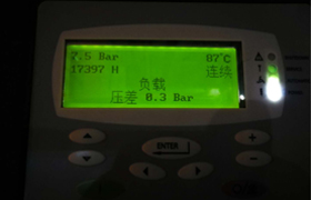 油氣分離器使用過程中因壓差過高被擊穿，造成跑油，油分配料不匹配造成壓差過高